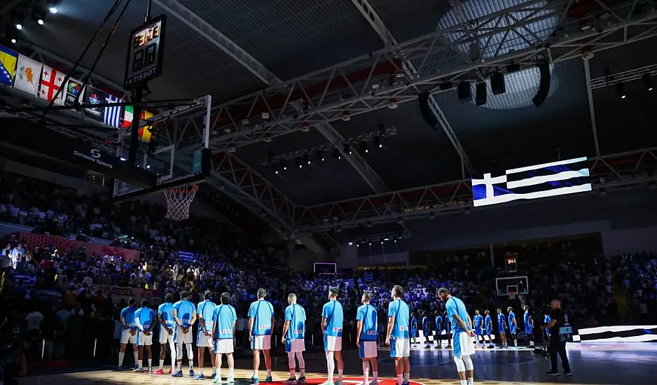 Ιστορικές στιγμές στο EuroBasket: Ο κοινός ύμνος Ελλάδας – Κύπρου συγκίνησε τη Λεμεσό